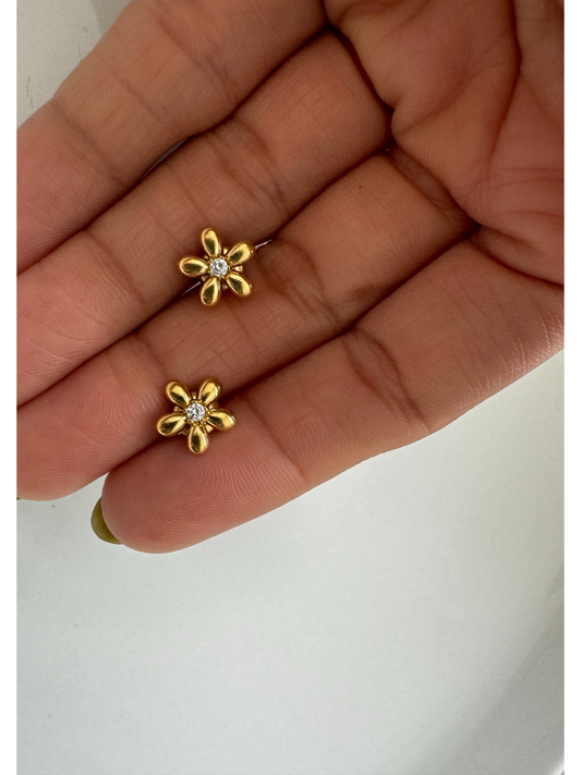 Daisy Gold Mini  stud